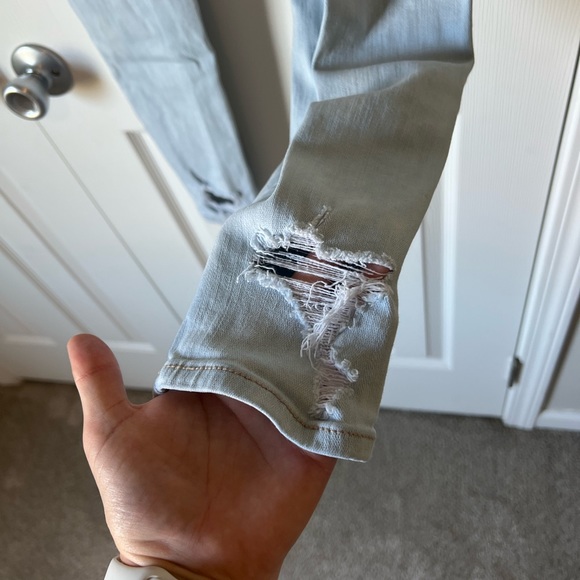 Distressed American Eagle jeans - Picture 3 of 5